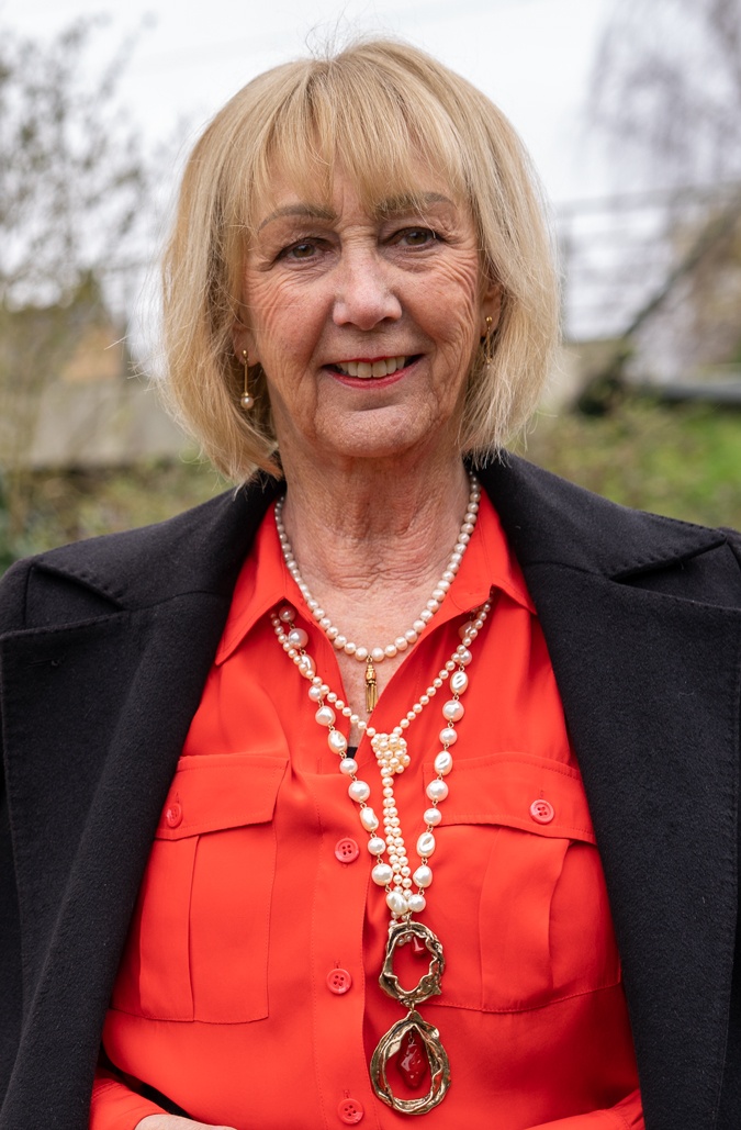 Red silk shirt with pearls