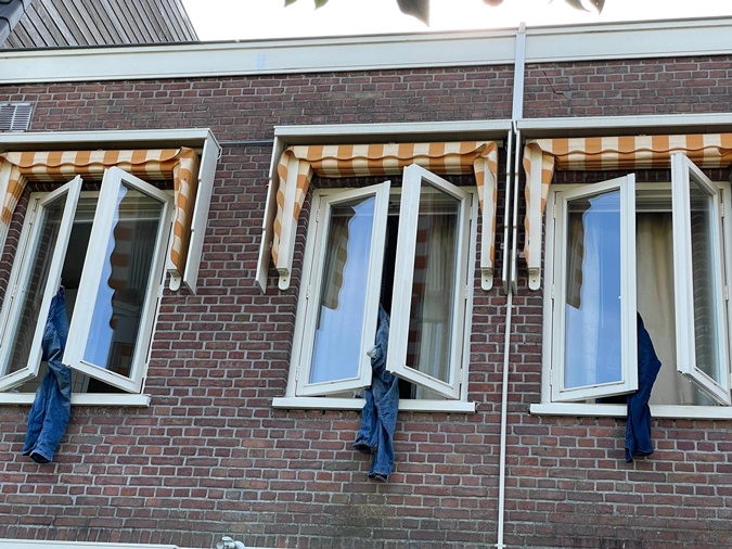 Ron does the laundry