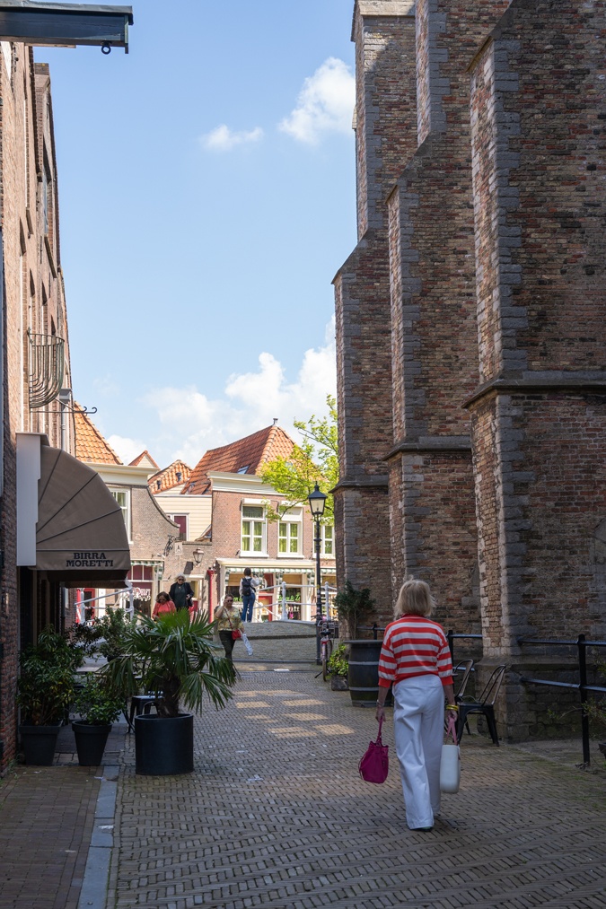 Wide white trousers with orange and white polo shirt