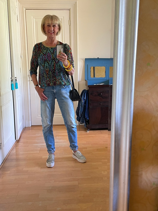 Outfit with fake and real sequins.