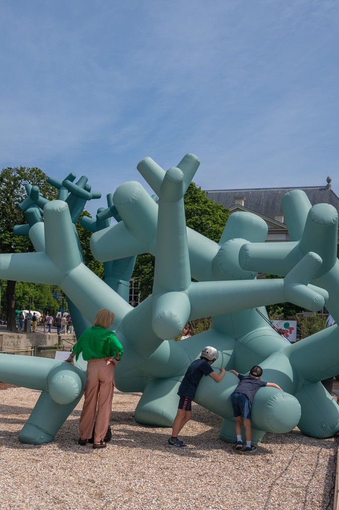 Pink cargo trousers with a green shirt