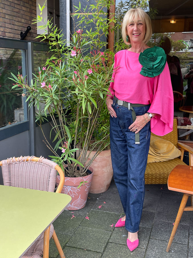 Baggy jeans with a bright pink top