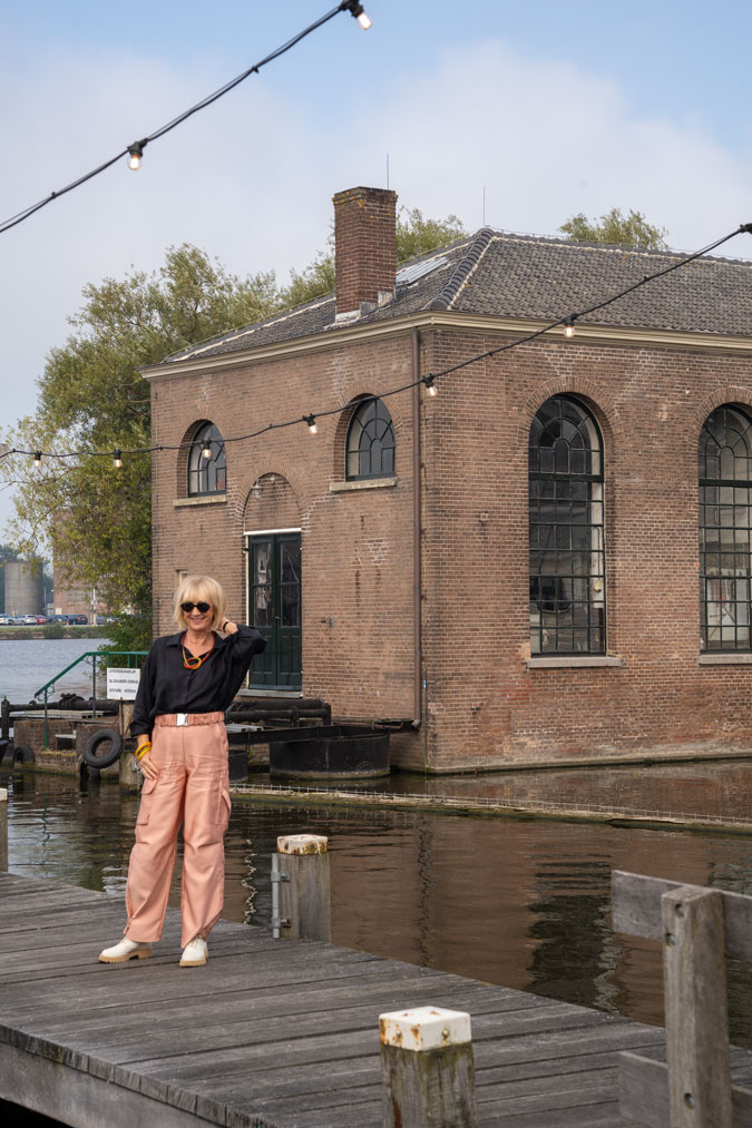pink cargo trousers with a black linen shirt