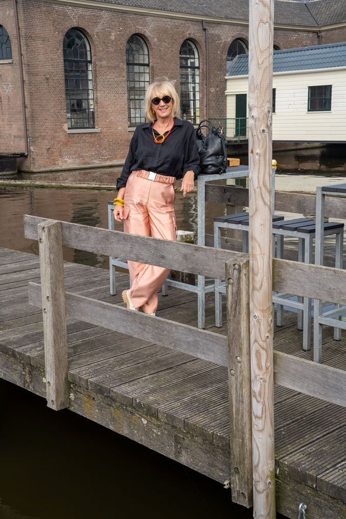 pink cargo trousers with a black linen shirt