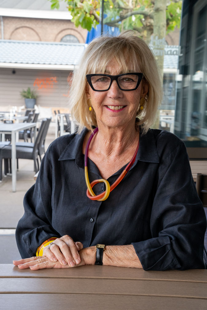 pink cargo trousers with a black linen shirt