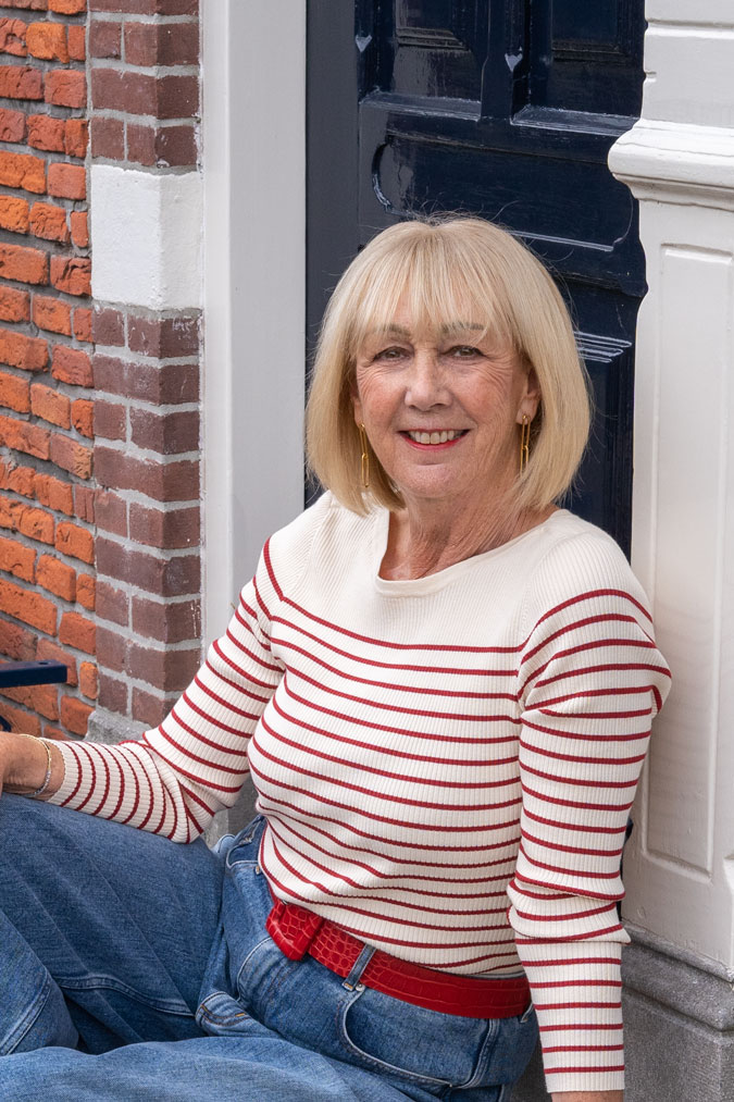 Barrel jeans with a red and cream striped top