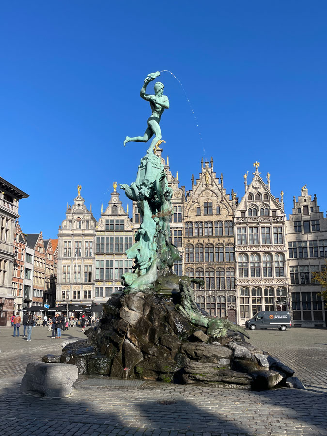 Fountain at Markt in Antwerp