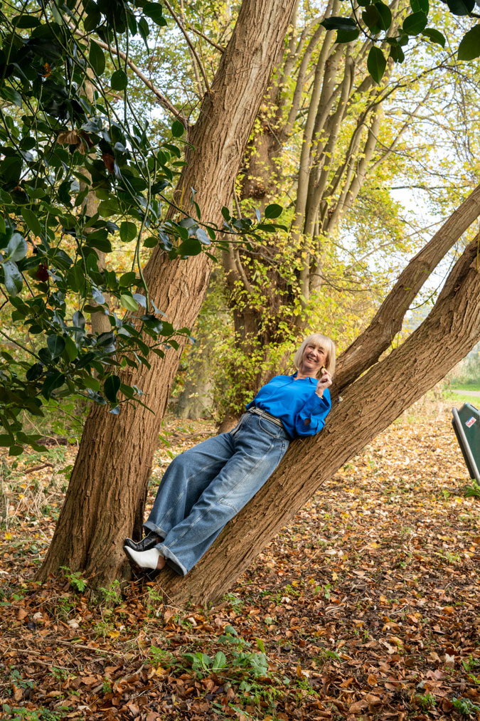 Wide jeans with a bright blue shirt