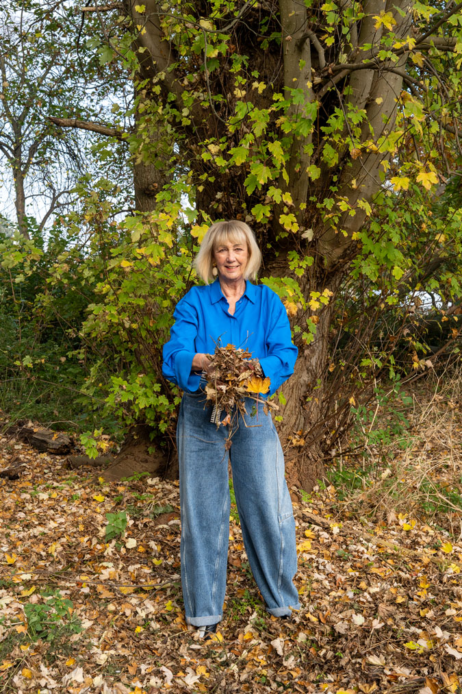 Wide jeans with a bright blue shirt