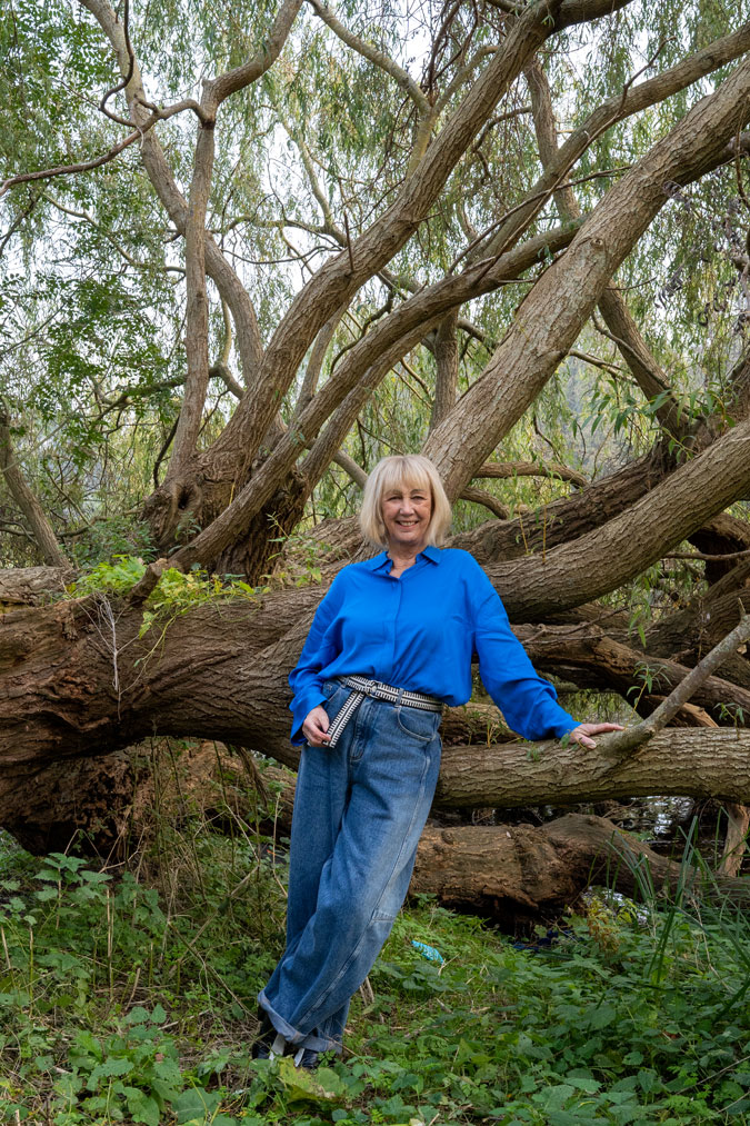 Wide jeans with a bright blue shirt