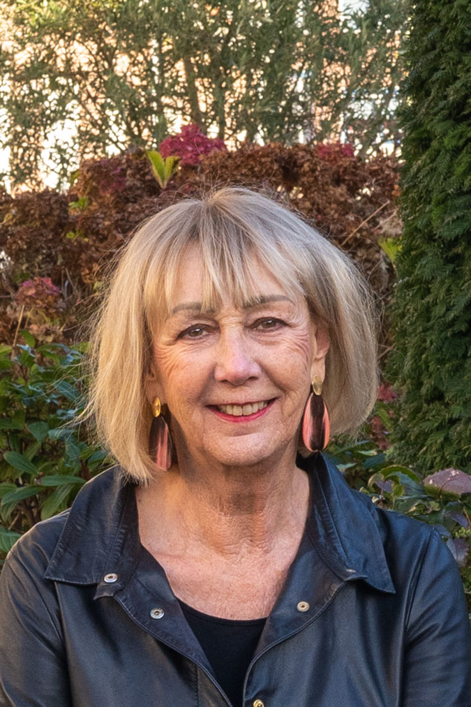 Close-up earrings by Lara Design