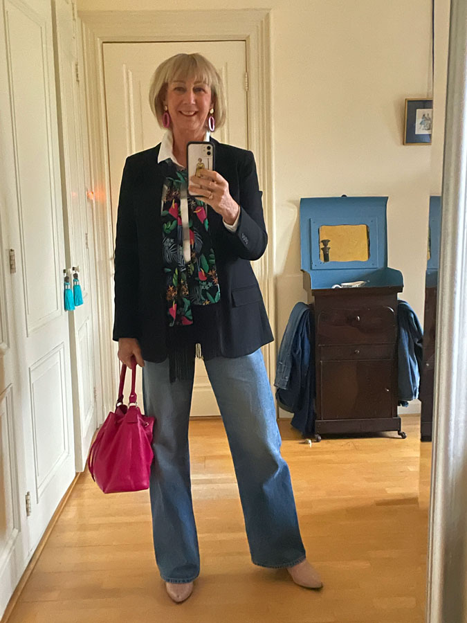 Wide jeans, black blazer and a scarf