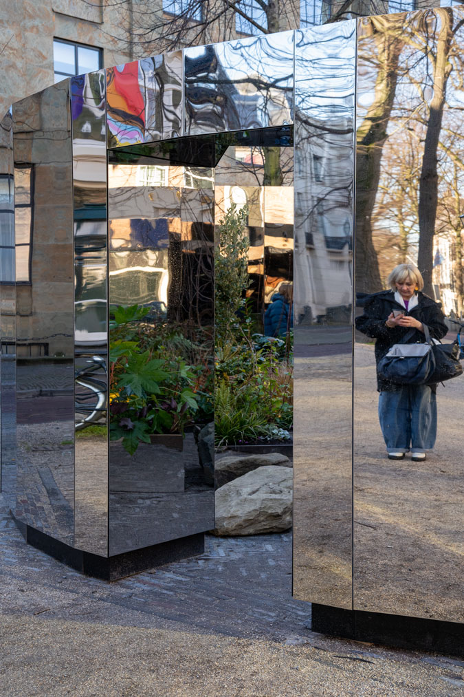 Mirror art in The Hague