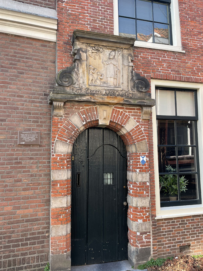 Entrance almshouse
