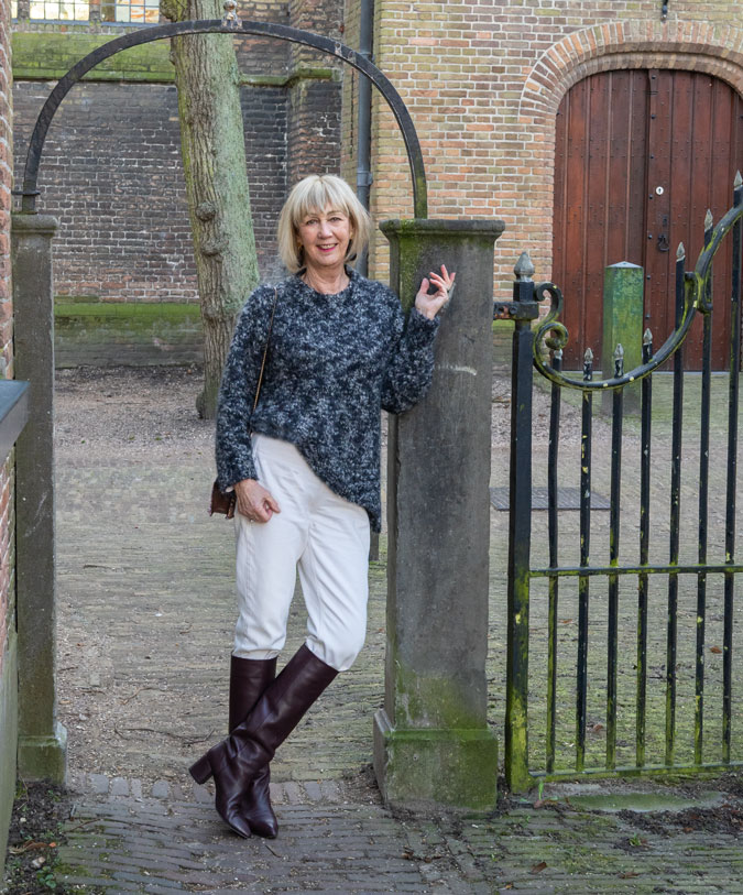 Big black and grey jumper with cream