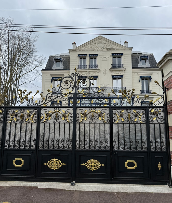 Gilded gate at Chatou