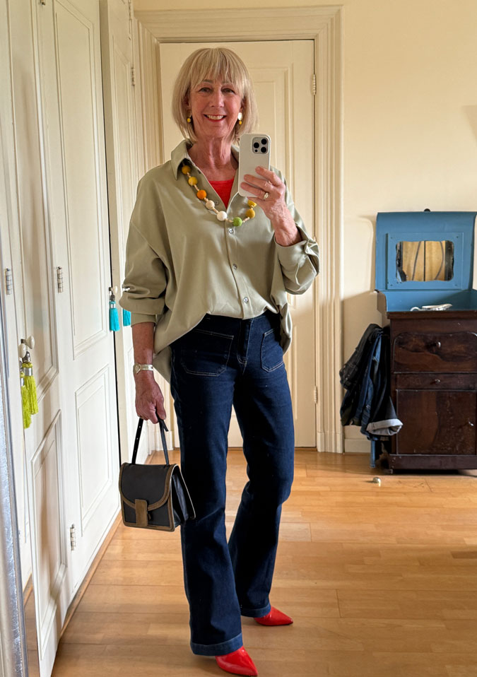 Jeans with an oversized shirt and Catherine's necklace