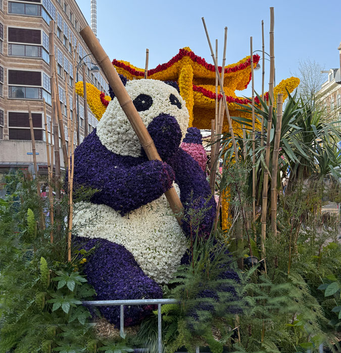 Bloemencorso (annual flower parade)