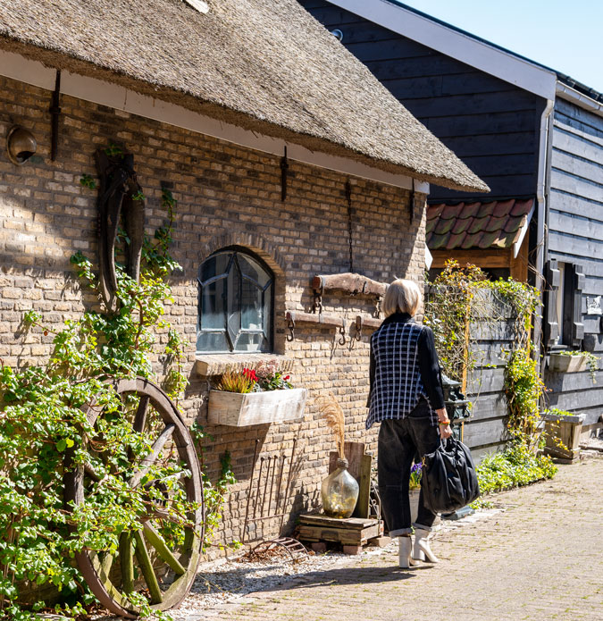 Barrel jeans with a blue and white pleated cardigan