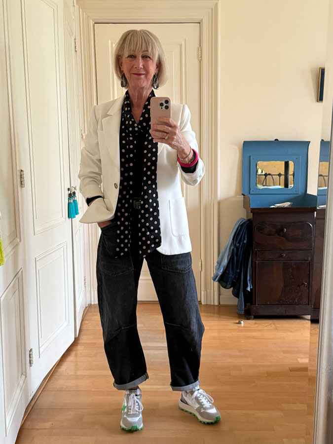 Barrel jeans with a white blazer