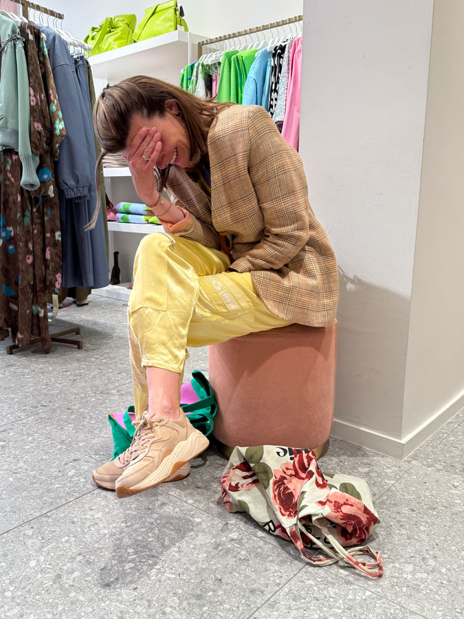 Anke killing herself laughing