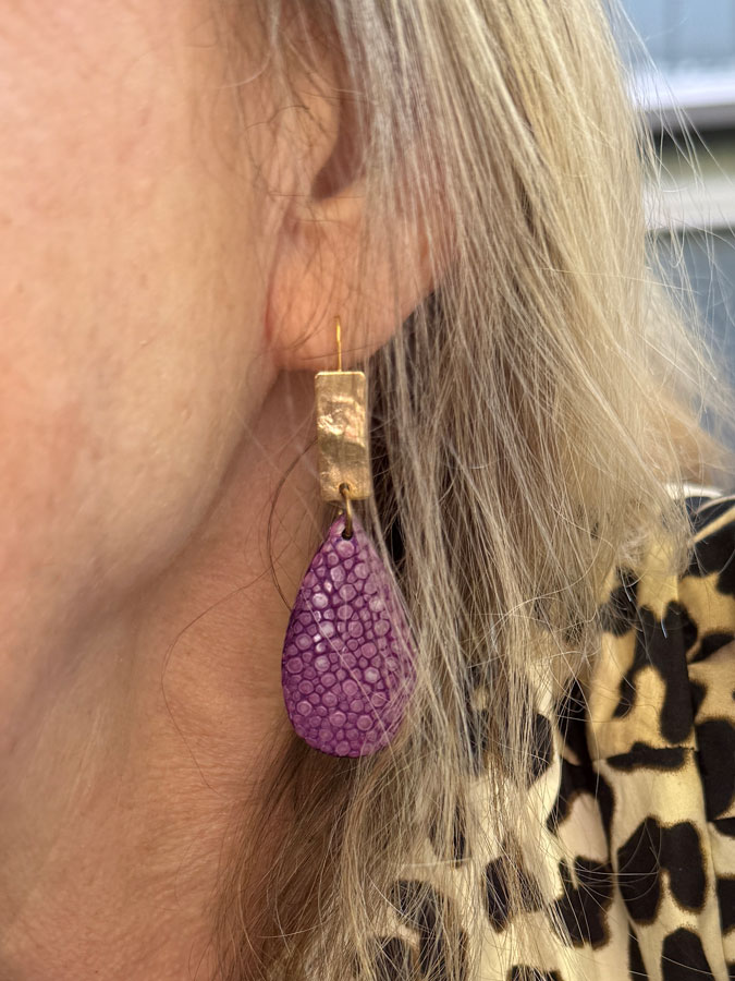 Purple earring Marjolein