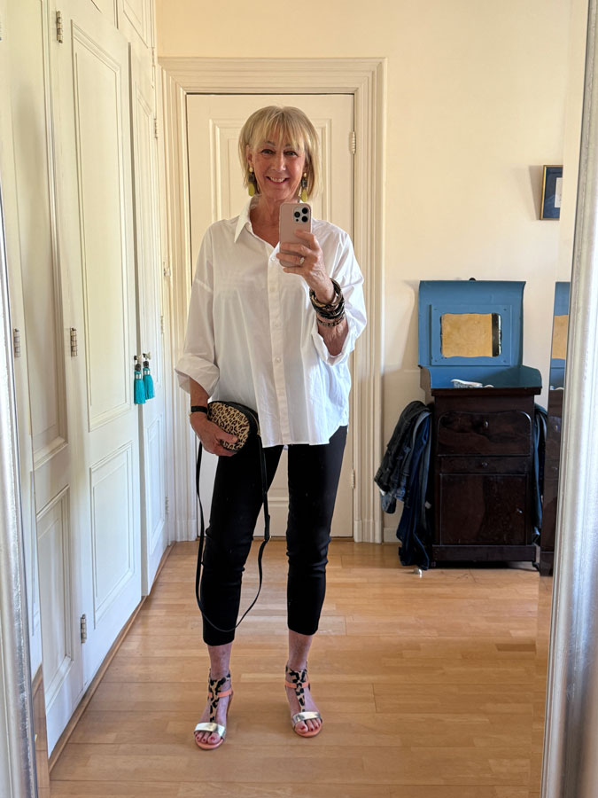 Cropped trousers with an oversize shirt