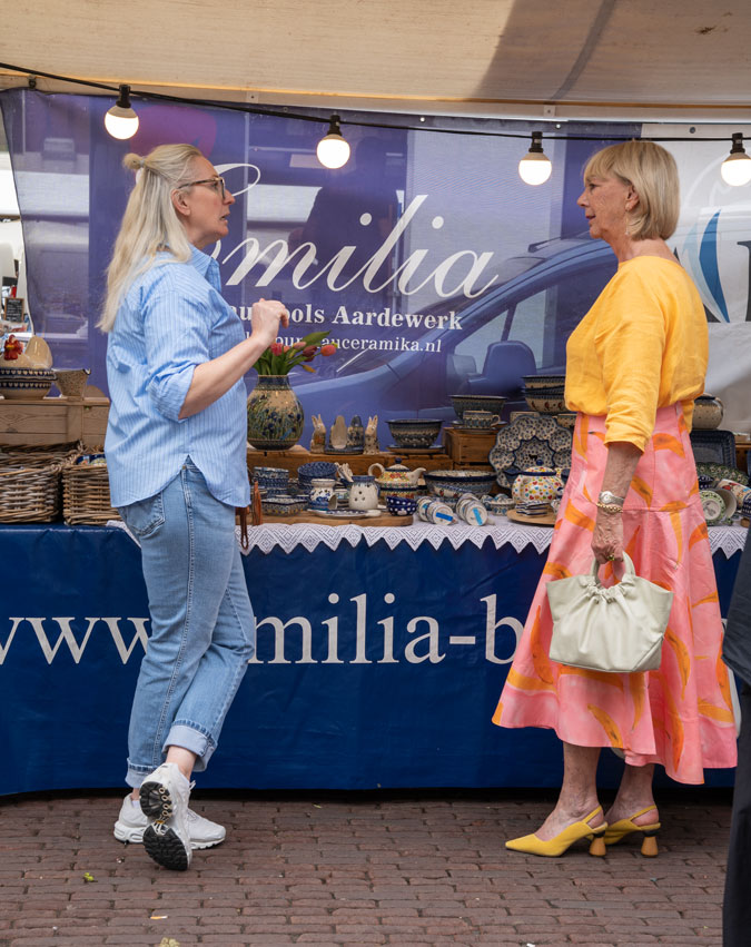 Patterned pink skirt and Polish crockery