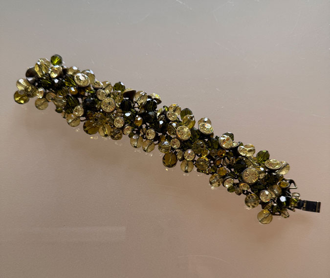 Shiny green and transparent bracelet
