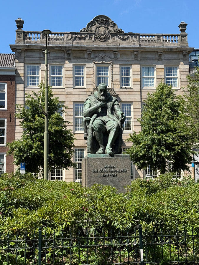 Statue Johan van Oldenbarnevelt