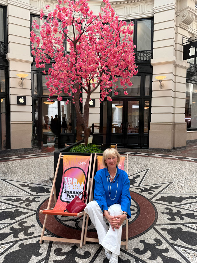 White trousers with a bright blue top and pearls