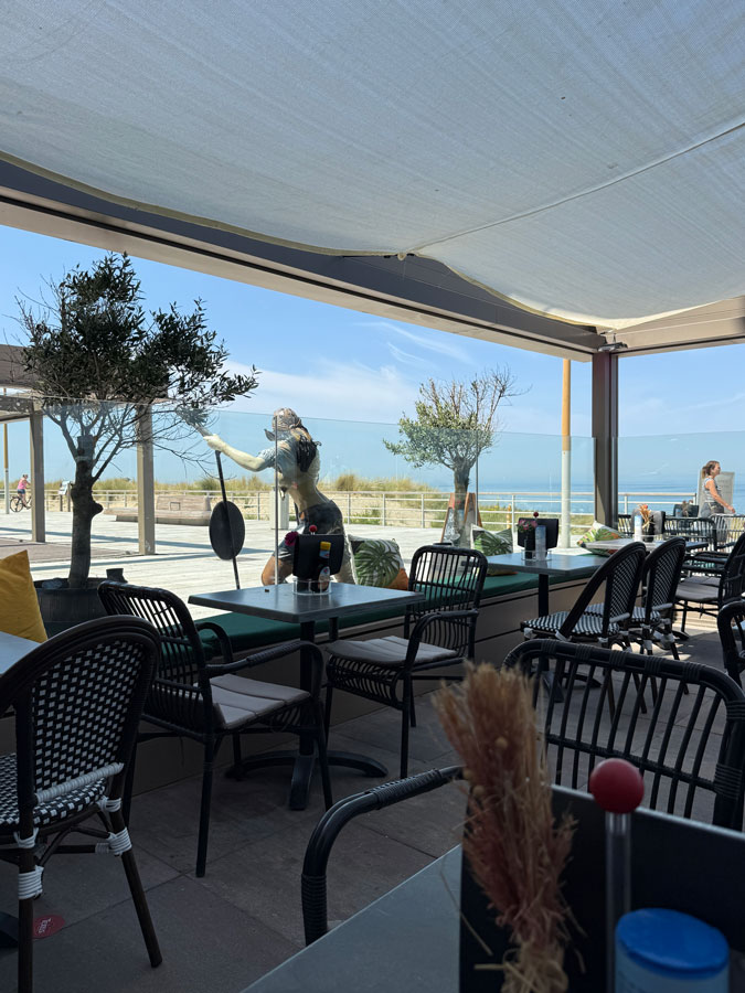 Beach boulevard restaurant terrace