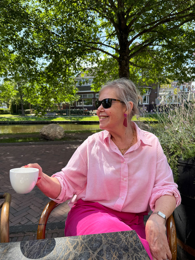 Marjolein having coffee