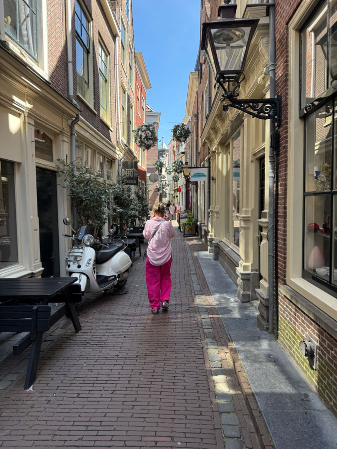 Marjolein walking through the streets of Leiden