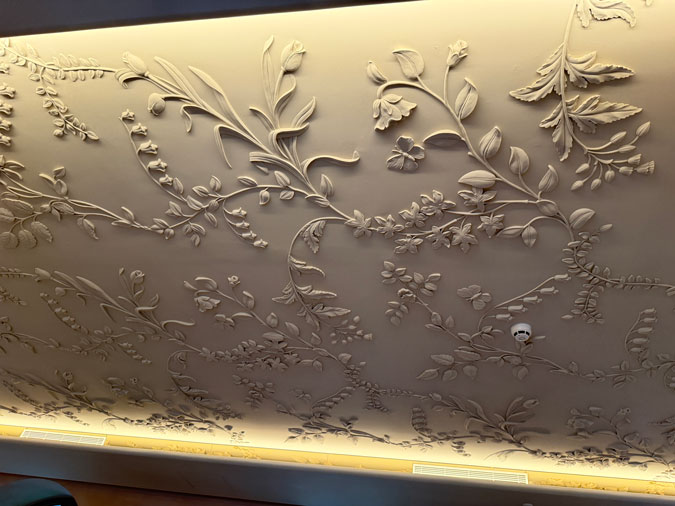 Ceiling Rosewood restaurant Eeuwen