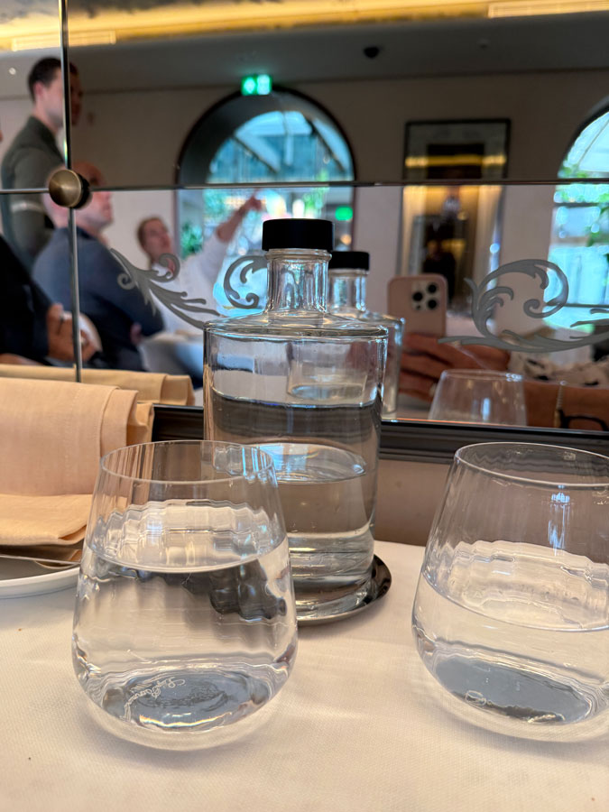 Water at Rosewood restaurant Eeuwen