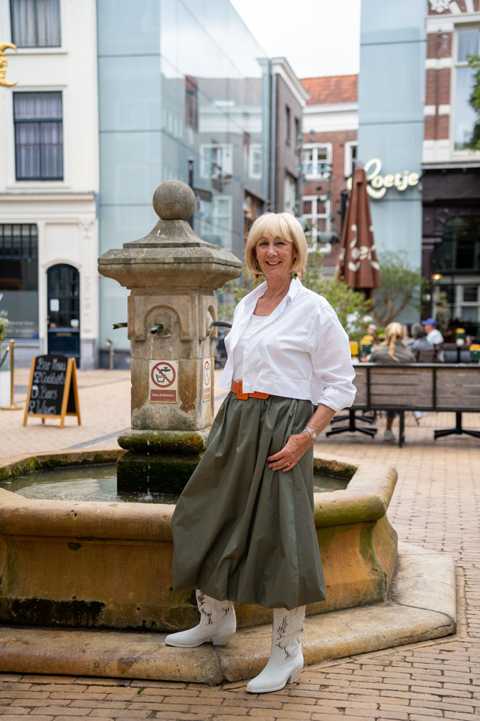 Green balloon skirt with a white jacket