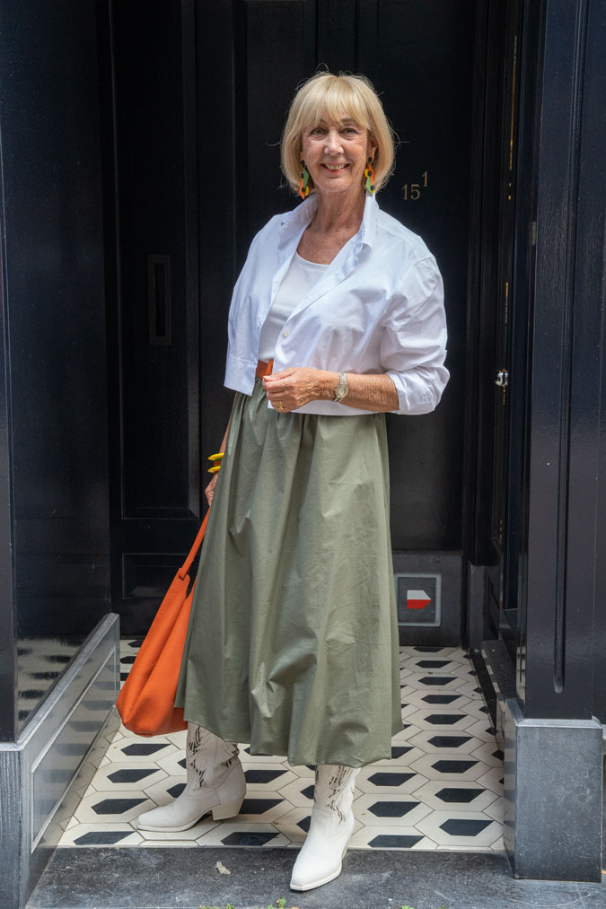 Green balloon skirt with a white jacket