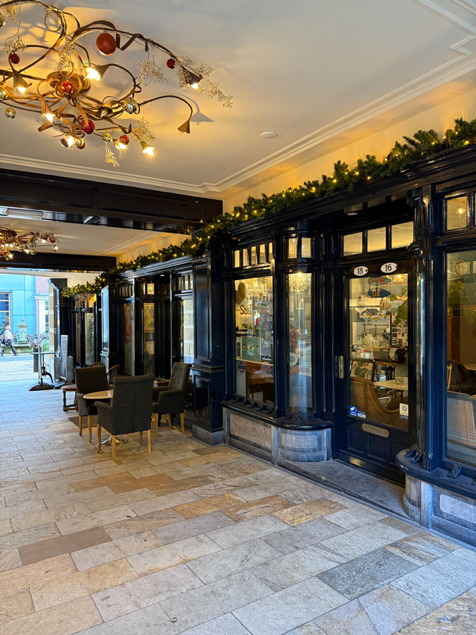 Another passage with a British restaurant