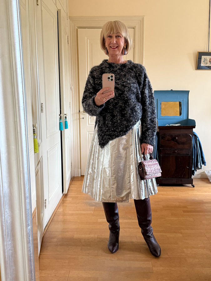 Silver skirt with big jumper