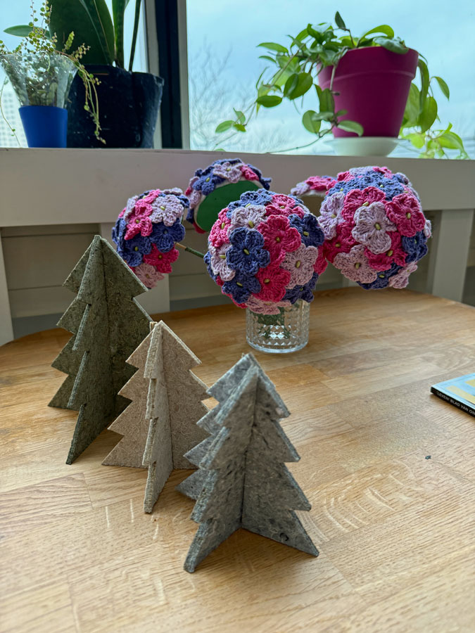 Flowers from recycled material